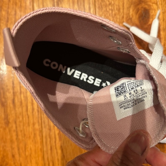 Converse High-Top Sneakers in Blush Pink size 4 - Picture 5 of 6